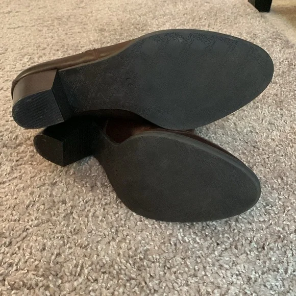 Vionic dark brown weather resistant ankle boots - Picture 6 of 6